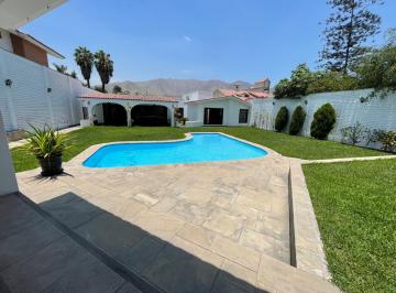 Casa de 3 habitaciones, Lima · Casa en Venta Ubicado en Calle Hawai 465 El Sol de La Molina con Piscina