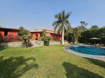 Casa · 2500m² · 5 Dormitorios · 8 Estacionamientos · Se Vende Linda Casa de Campo en Urb. California Chaclacayo