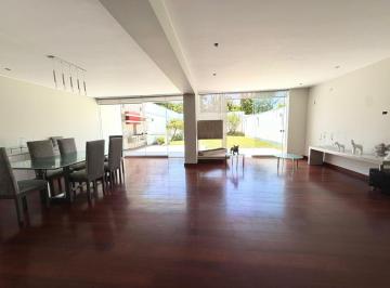 Casa de 4 habitaciones, Lima · Moderna y Funcional Casa con Amplios Ambientes