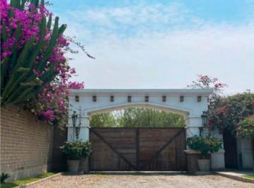 Portal de Ingreso al Condominio San Regis · Exclusivo Condominio Chincha Lotes Desde 2,000 m 2 a Solo $60por m²