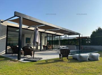 Casa de playa · 360m² · 5 Dormitorios · 2 Estacionamientos · Vendo Hermosa y Moderna Casa de Playa de Estreno