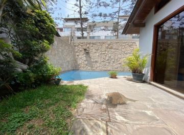 Piscina · Casa de 530 m² Frete 18.60 m. Fondo 28.50 m.