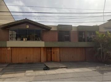 fachada · Venta de Casa Como Terreno con Param Para 5 Pisos