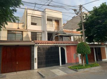 Departamento de 3 habitaciones, Lima · Alquilo Dpto Surco Urb Sagitario, 2do Piso, 95 m², 3dorms, 2baños, Buen Estado.