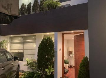 Casa de 3 habitaciones, Lima · Hermosa Casa en Venta en Surco – Cerca de La Urbanización Higuereta