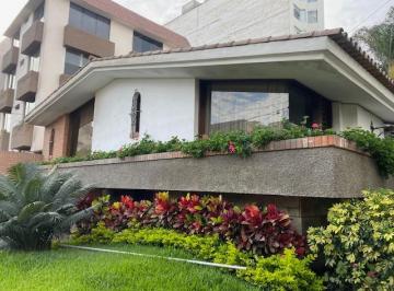 Casa de 4 habitaciones, Lima · Bella Casa con Jardín y Piscina en San Borja – Ideal Para Familias o Proyecto