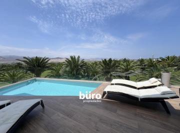Terraza con vista panorámica y piscina · Maravillosa Casa de Playa con Vista Panoramica, Playa del Golf, Asia