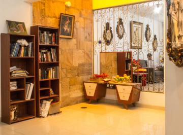 Casa de 6 habitaciones, Lima · Venta de Casa Remodelada en Urb. Remanso, La Molina (Cerca a Molina Plaza)