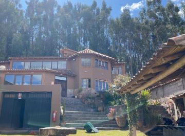 Casa · 443m² · 3 Dormitorios · 2 Estacionamientos · Casa en Venta en La Ciudad de Cusco