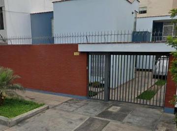 Fachada · Casa de 2 Pisos 4 Dorm.