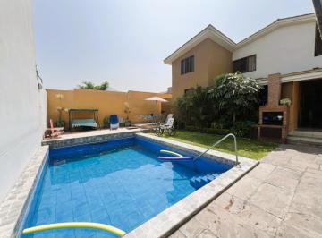 Casa · 290m² · 6 Dormitorios · 4 Estacionamientos · Por Ocasion Vendo Casa (Casa + Dpto) en Condominio en Urb. Sol de La Molina