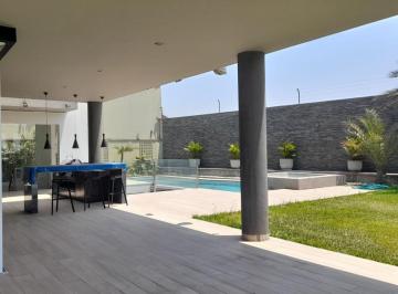 Casa de 5 habitaciones, Lima · Vta Surco, Jr. Petirrojos Casa de 5d, 13c, Piscina con Terraza y Jardin
