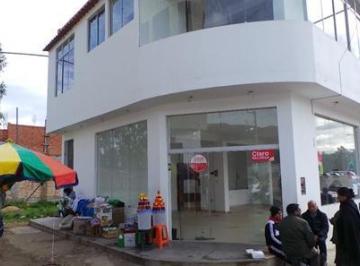 Local comercial de 6 habitaciones, Cajamarca · Vendo Local Comercial Frente Al Hospital Regional. Área de 220 m², Mas Azotea. Id - C.31