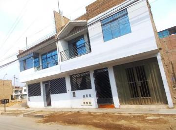 Casa · 220m² · 5 Dormitorios · 1 Estacionamiento · Venta de Casa en Estreno en Puente Piedra