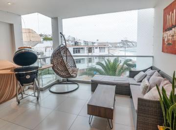 Departamento de 4 habitaciones, Lima · Flat Frente Al Mar, con Area Común con Piscina en El Malecón de Punta Hermosa!