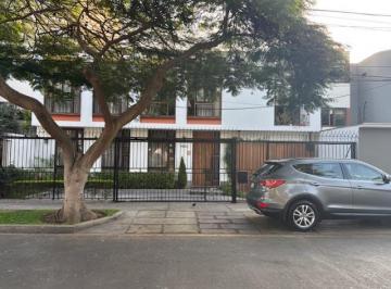 Casa de 6 habitaciones, Lima · Vendo, Casa Frente a Parque en Luis F Villaran, San Isidro (Param 4 Pisos)