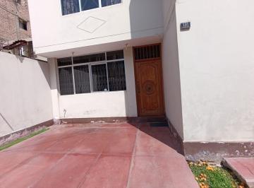 Casa de 5 habitaciones, Lima · Casa en Venta en Urbanizacion Astete San Miguel