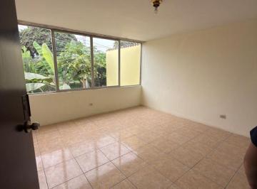 Casa Venta 297m² de 4 habitaciones · "Vive Frente a Parque: Espectacular Casa Familiar en Venta en San Borja"