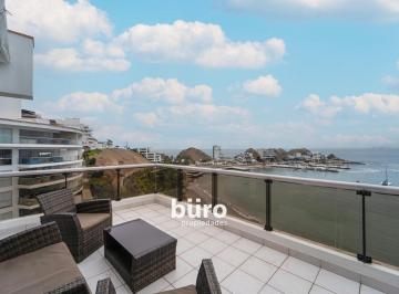 Terraza Primer Nivel · Hermoso Penthouse en Venta de 3 Dorm. en Playa Embajadores Sta Maria