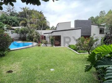 Casa · 683m² · 4 Dormitorios · 2 Estacionamientos · Bajo de Precio Se Vende Espectacular Casa en Los Álamos de Monterrico, Surco