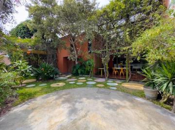 Casa de 5 habitaciones, Lima · Casa en Venta en Esquina con Futuro en Surco.