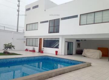 Casa · 330m² · 5 Dormitorios · 4 Estacionamientos · Ideal Para Grupos Familiares o Como Inversion Para Alquilar