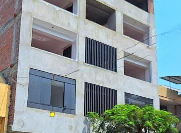 Casa · 880m² · 10 Dormitorios · Casa a La Venta de 6 Pisos en San Juan de Lurigancho