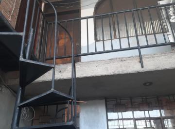 Casa · 200m² · 1 Dormitorio · Casa en Av Separadora Industrial de 2 Pisos