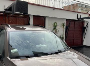 Casa · 296m² · 10 Dormitorios · 2 Estacionamientos · Vendo Casa con Jardin Cerca a Pedro Venturo con Surquillo