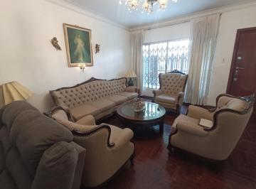 Casa · 393m² · 6 Dormitorios · 2 Estacionamientos · Casa en Venta 2 Pisos Sin Aires – Excelente Ubicación en Santa Catalina, La Victoria