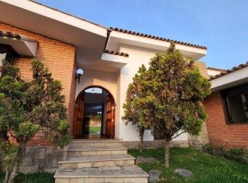 Casa de 4 habitaciones, Lima · ¡Descubre El Hogar de Tus Sueños en El Sol de La Molina!