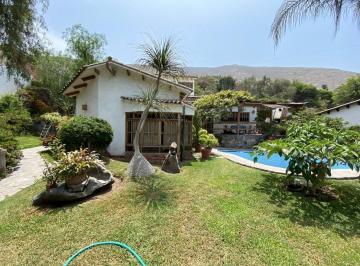 Casa · 300m² · 4 Dormitorios · 3 Estacionamientos · Casa en Venta en La Molina
