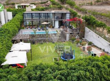 Casa · 280m² · 6 Dormitorios · 4 Estacionamientos · Casa Panorámica de 1012 m² en Venta - Cieneguilla