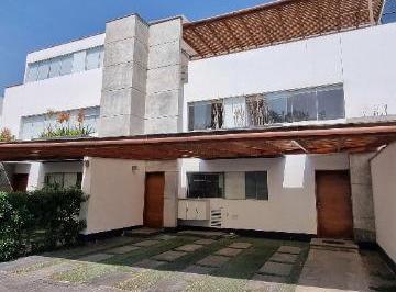 Casa · 595m² · 5 Dormitorios · 2 Estacionamientos · Moderna Casa en Venta