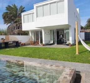 Casa · 250m² · 4 Dormitorios · 3 Estacionamientos · Moderna Casa Ubicada en Paracas