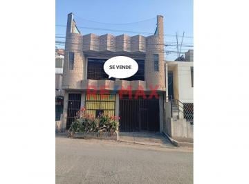 Casa · 460m² · 6 Dormitorios · 1 Estacionamiento · Se Vende Casa de 3 Pisos con Local Comercial en Av Frente a Colegio Inicial, Posta Medica y C. E
