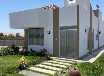 Casa · 140m² · 2 Dormitorios · 1 Estacionamiento · Venta de Hermosa Casa en Condominio