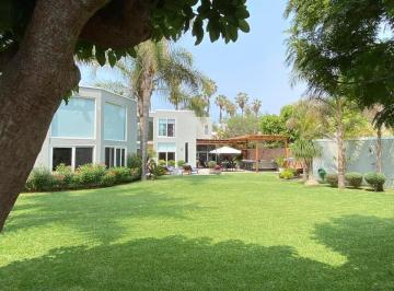 Casa · 420m² · 4 Dormitorios · 5 Estacionamientos · Vendo Linda Casa Calle Alameda Las Palmas, Urb La Encantada de Villa, Chorrillos