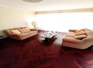 Casa · 240m² · 4 Dormitorios · 2 Estacionamientos · Vendo Linda Casa en Calle Toledo 1, Urb San Bernardo, Pueblo Libre