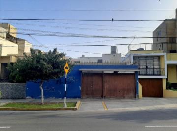 Terreno / Lote · 300m² · 10 Estacionamientos · Vendo Gran Terreno en Av Orue 4, Miraflores