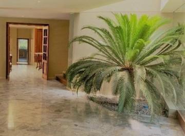 Casa · 4884m² · 4 Dormitorios · 12 Estacionamientos · Vendo o Alquilo Casa en Calle Jirón Francisco Cuellar 3, Surco