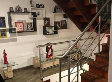 Casa · 220m² · 7 Dormitorios · 5 Estacionamientos · Vendo Casa en Calle Las Galaxias 2, Urb Liguria, Surco