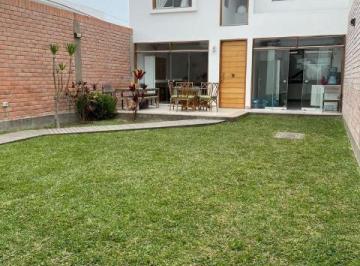 Casa · 300m² · 3 Dormitorios · 2 Estacionamientos · Vendo Hermosa Casa en Calle Alameda Costa Mar 1, Urb La Encantada, Chorrillos