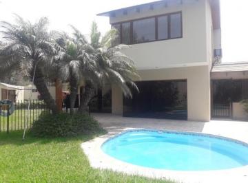 Casa · 700m² · 4 Dormitorios · 4 Estacionamientos · Vendo o Alquilo Hermosa Casa en Av Leon Barandearan 5, La Molina