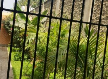 Casa · 306m² · 4 Dormitorios · 1 Estacionamiento · Vendo Linda Casa Frente Al Parque, en Calle Berruguette 1, San Borja