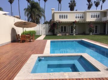 Casa · 700m² · 9 Dormitorios · 9 Estacionamientos · Vendo Linda Casa Calle Alameda Las Palmas, Urb La Encantada de Villa, Chorrillos