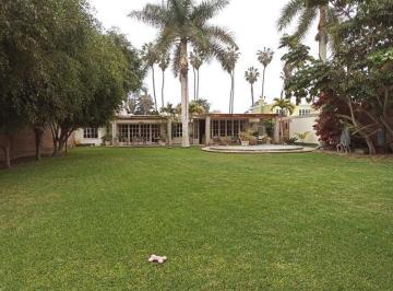 Casa · 550m² · 5 Dormitorios · 9 Estacionamientos · Vendo Linda Casa Calle Alameda Las Palmas, Urb La Encantada de Villa, Chorrillos