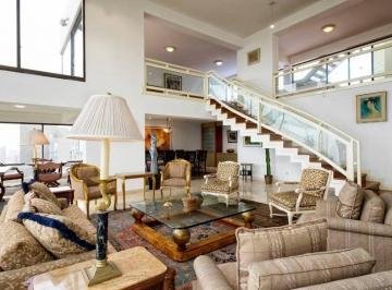 Departamento · 700m² · 5 Dormitorios · 3 Estacionamientos · Vendo Lindo Penthouse Frente Al Golf, en Av Aurelio Miro Quesada 2, San Isidro