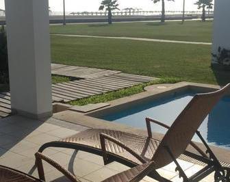 Terreno / Lote · 245m² · 4 Dormitorios · 3 Estacionamientos · Vendo Hermosa Casa Fila 1 en Playa El Golf, Asia, Cañete (Km 95 Panamericanasur