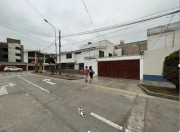 Casa · 325m² · 4 Dormitorios · 4 Estacionamientos · Ocasion Vendo Casa en Esquina Jiron Van Gogh 2, San Borja